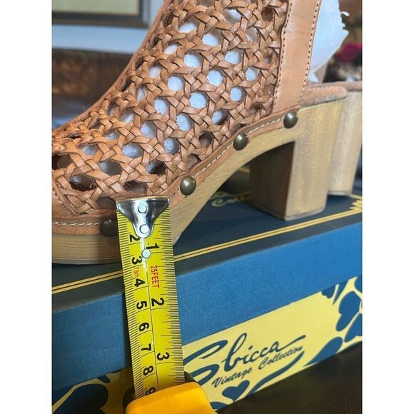 Very Volatile Los Angeles Moonstruck Gold Mules - Picture 5 of 5